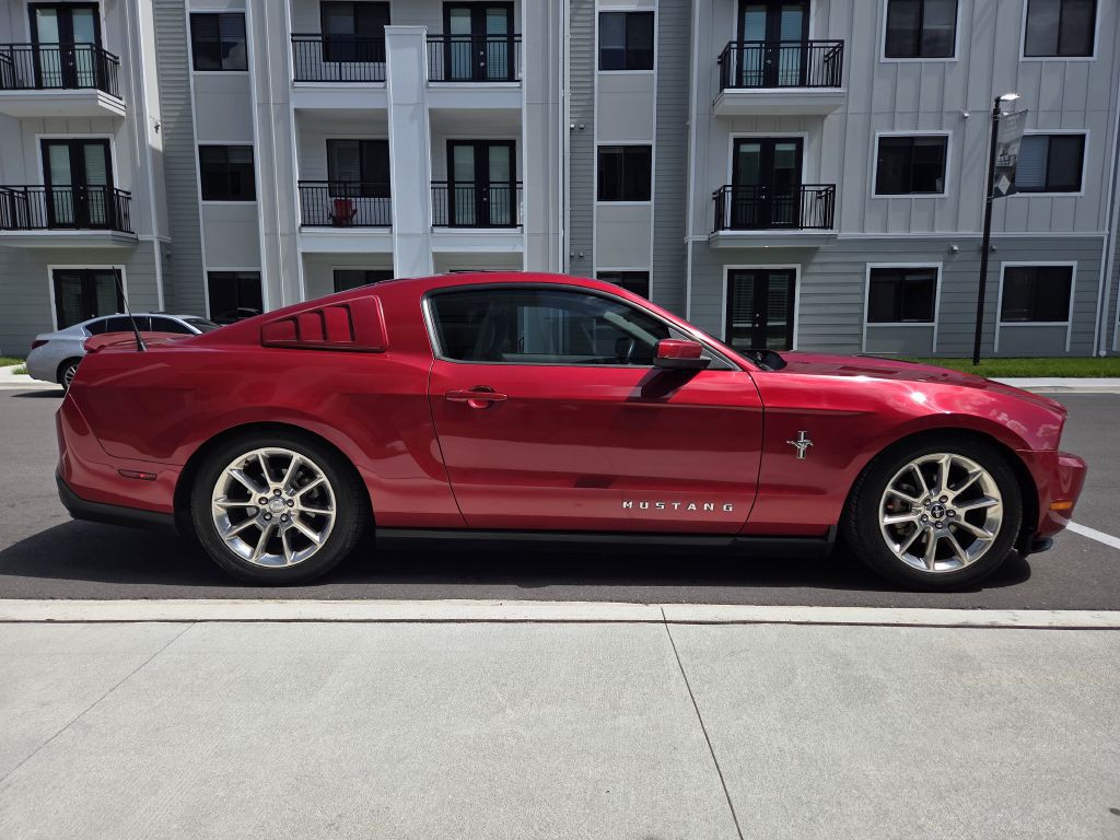 2010 Ford Mustang Image 5