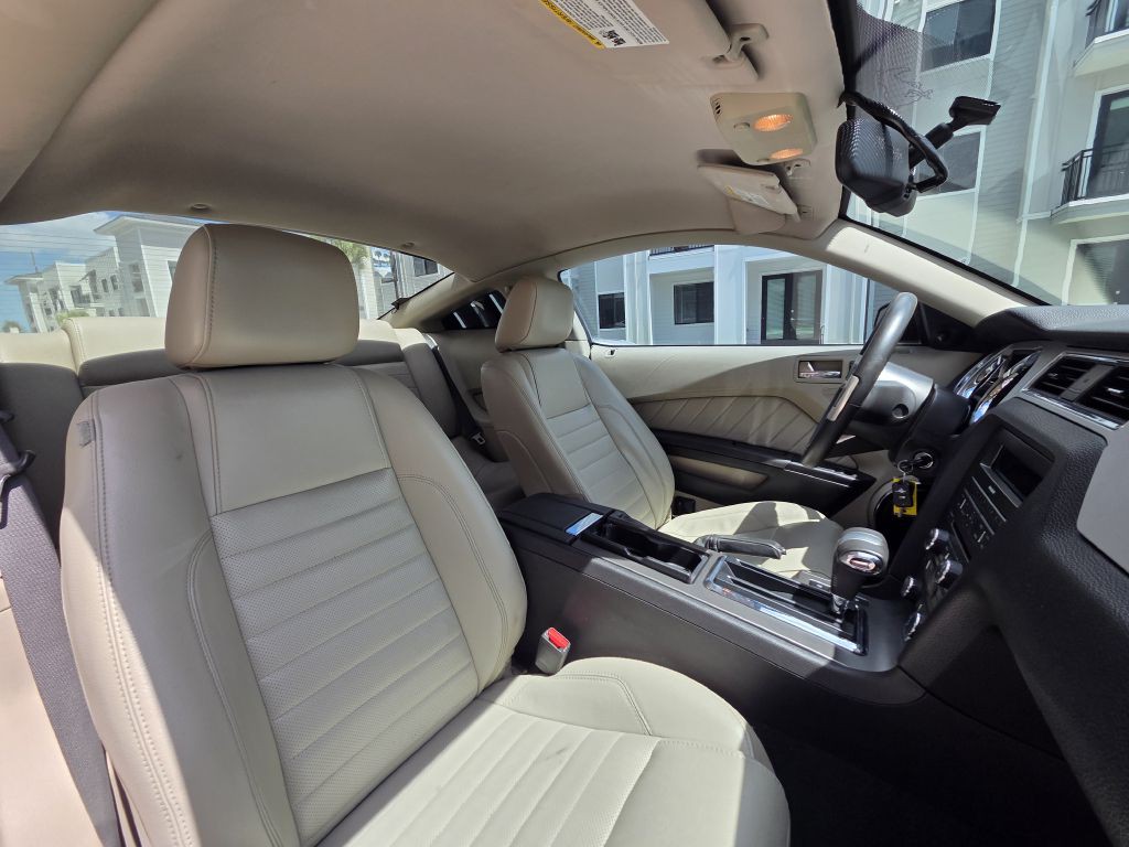 2010 Ford Mustang Image 22