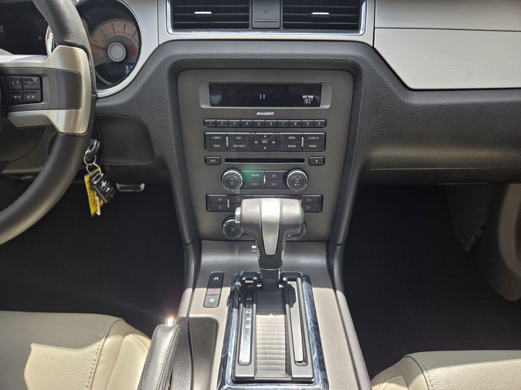2010 Ford Mustang Image 29