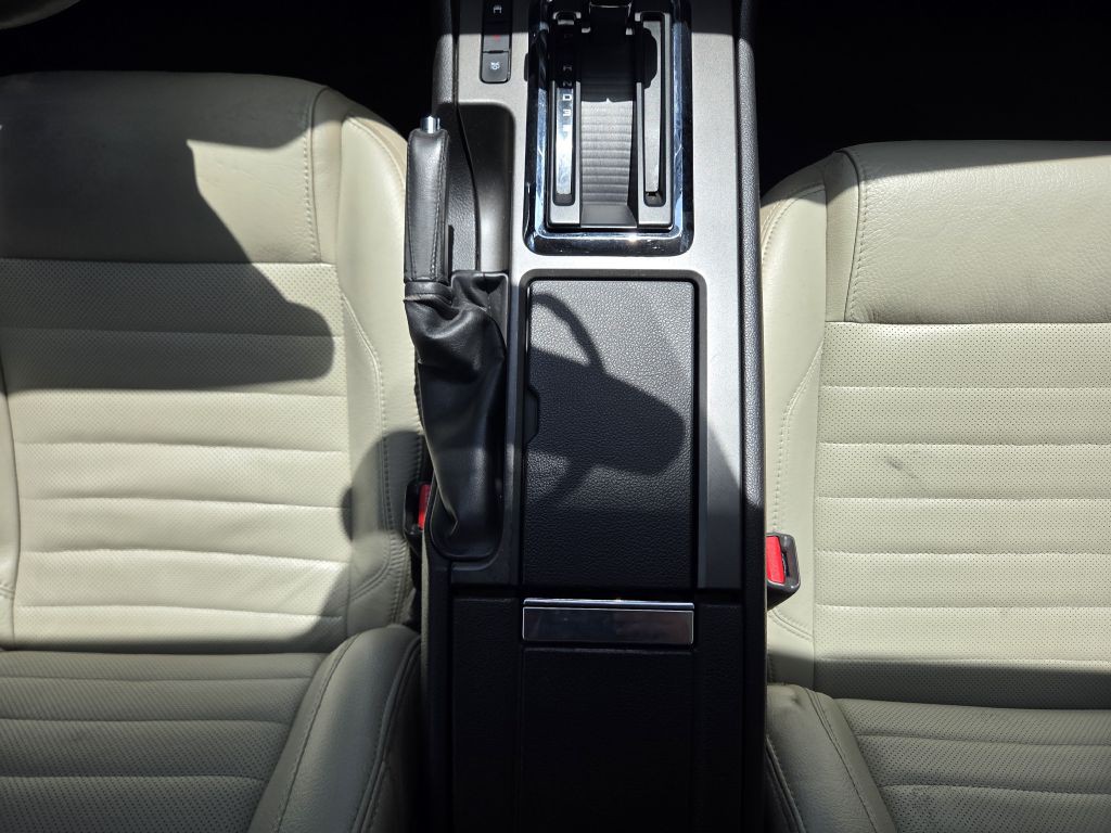 2010 Ford Mustang Image 32