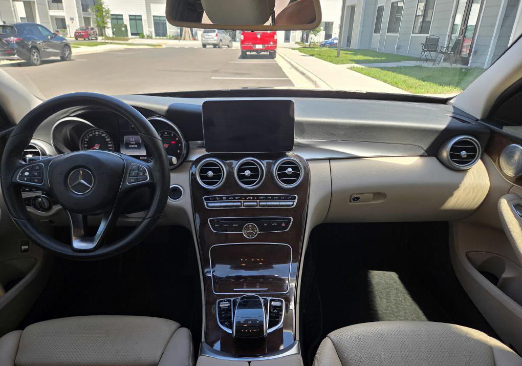 2016 Mercedes-Benz C-Class Image 17