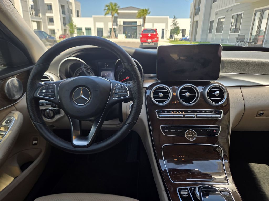 2016 Mercedes-Benz C-Class Image 19