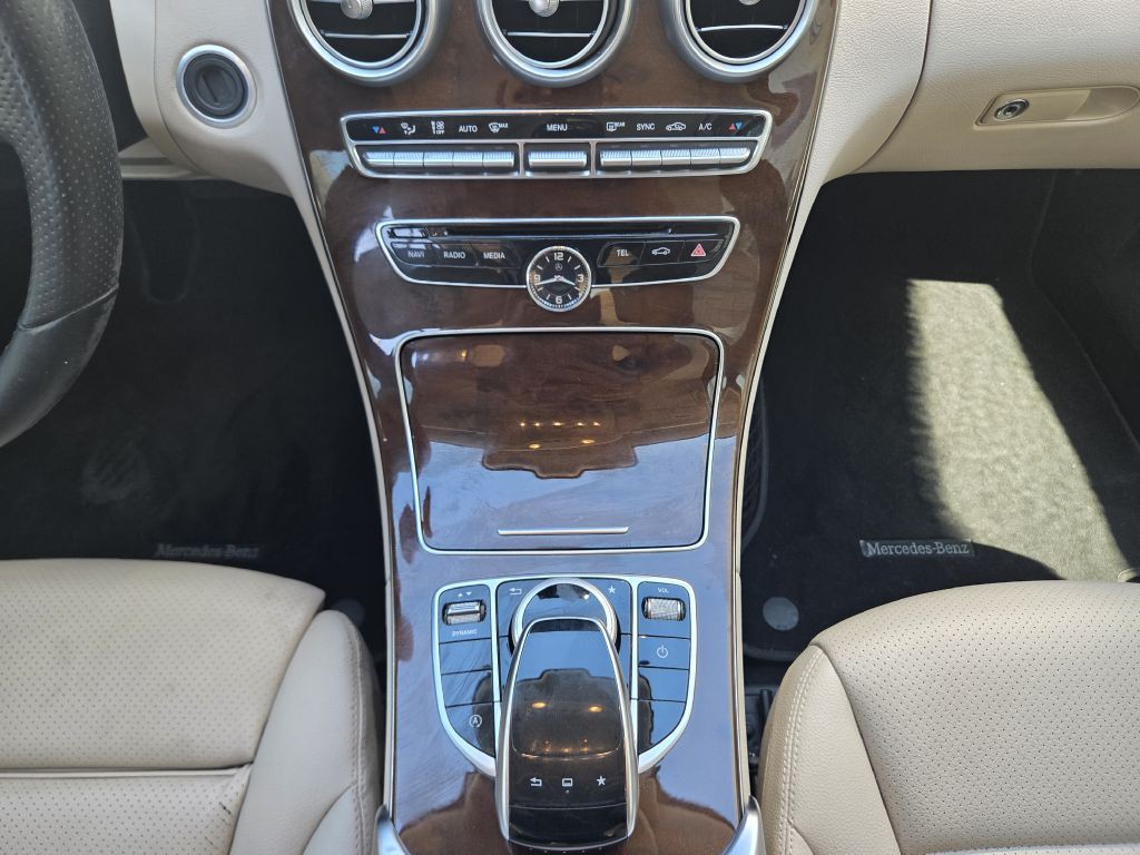 2016 Mercedes-Benz C-Class Image 24
