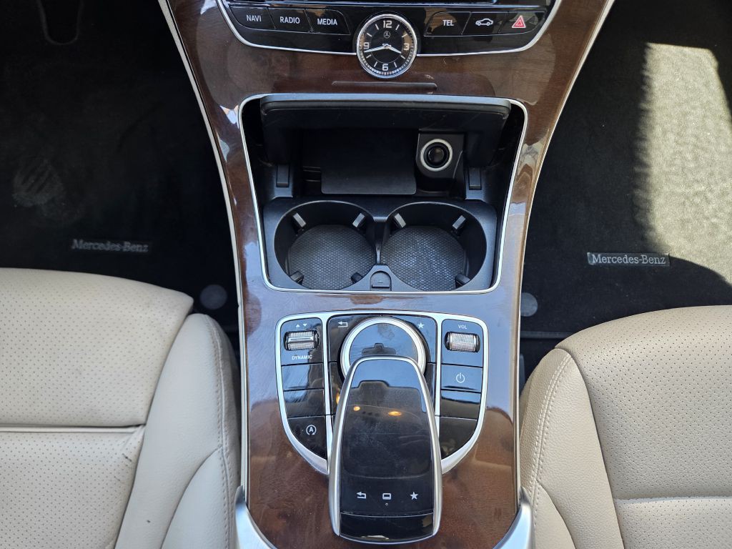 2016 Mercedes-Benz C-Class Image 25