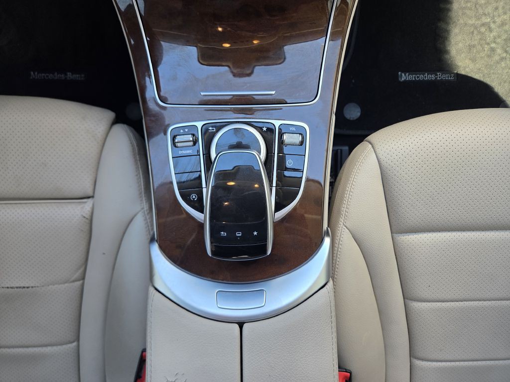 2016 Mercedes-Benz C-Class Image 26