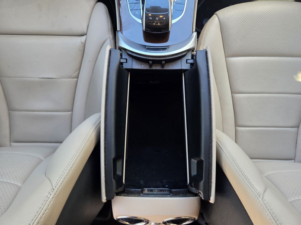 2016 Mercedes-Benz C-Class Image 27
