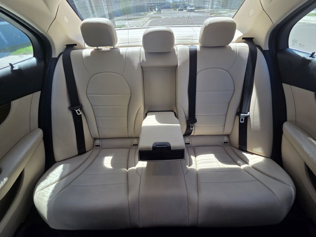 2016 Mercedes-Benz C-Class Image 29
