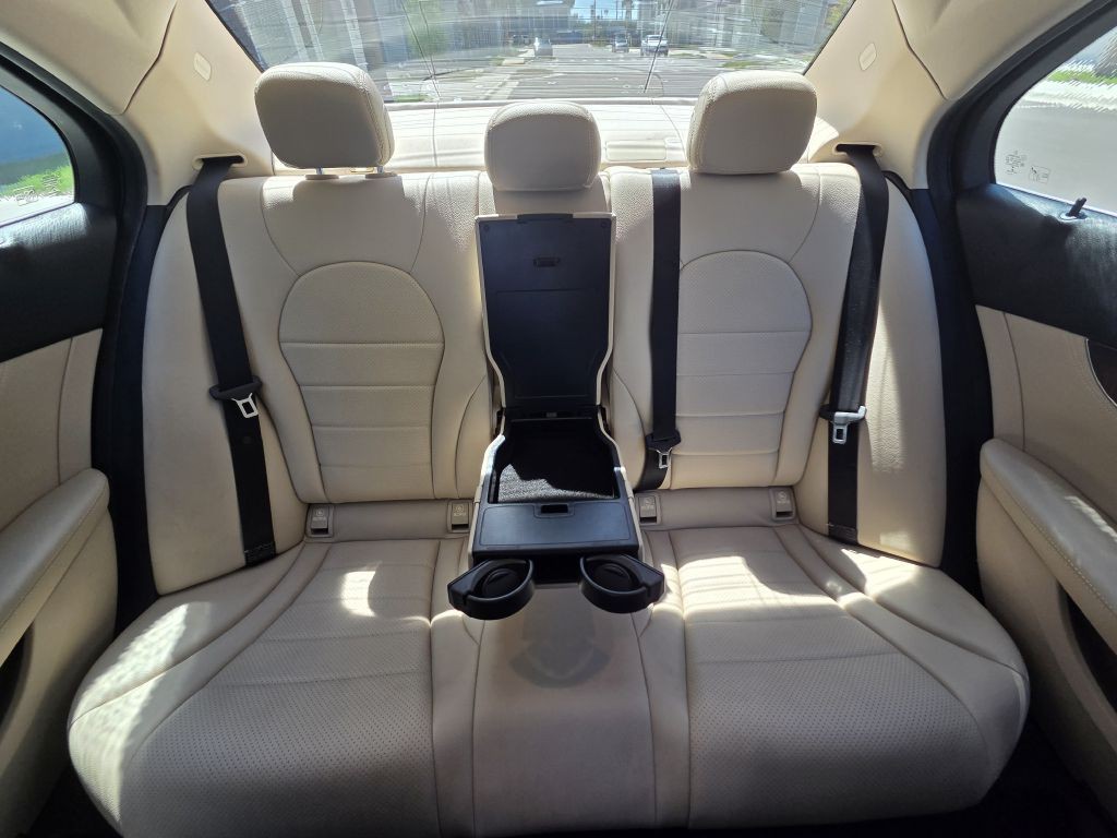 2016 Mercedes-Benz C-Class Image 30