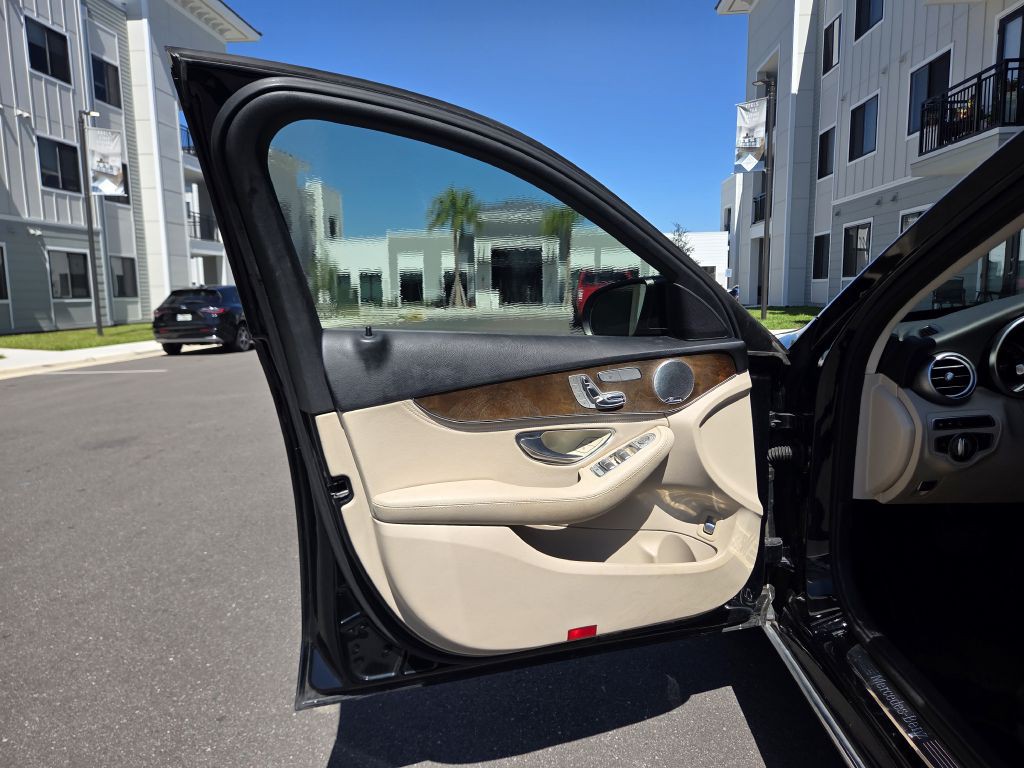 2016 Mercedes-Benz C-Class Image 31