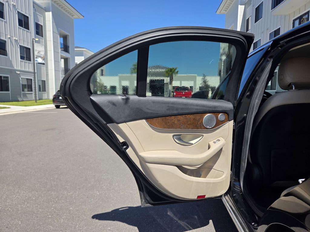 2016 Mercedes-Benz C-Class Image 34