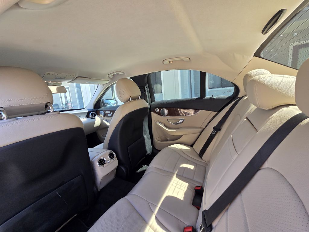 2016 Mercedes-Benz C-Class Image 35