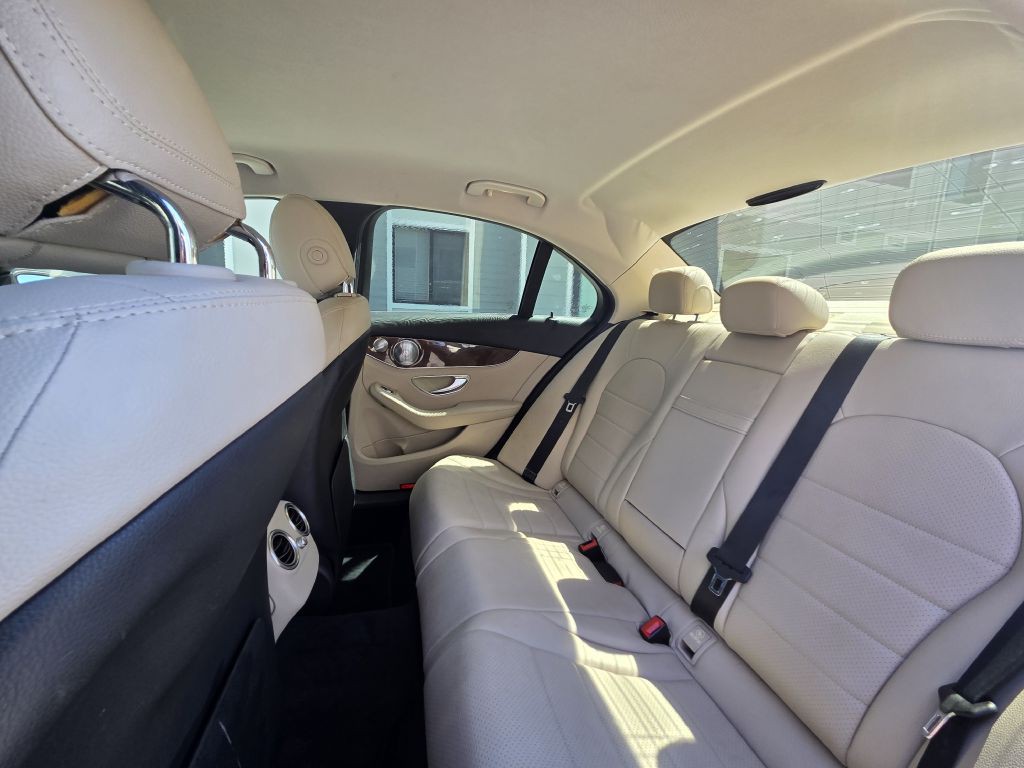 2016 Mercedes-Benz C-Class Image 36