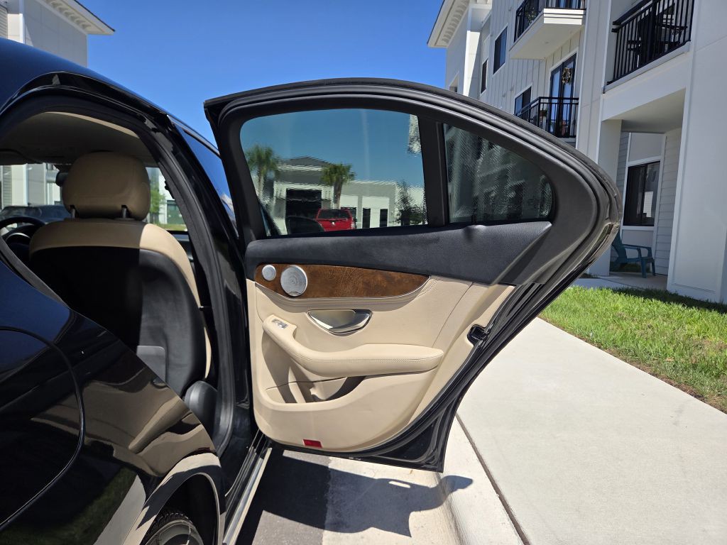 2016 Mercedes-Benz C-Class Image 37