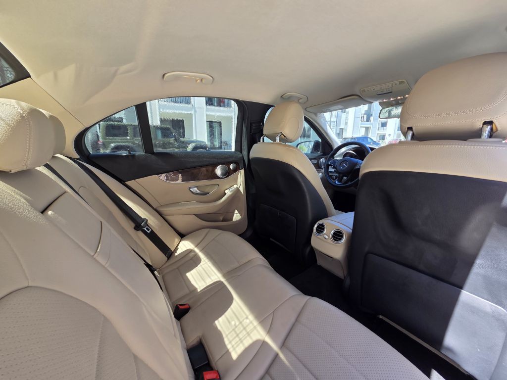 2016 Mercedes-Benz C-Class Image 38