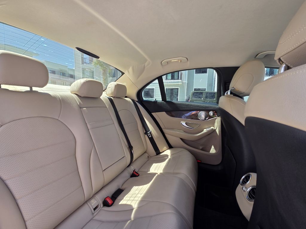 2016 Mercedes-Benz C-Class Image 39