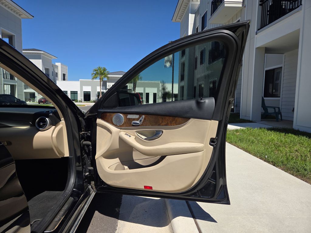 2016 Mercedes-Benz C-Class Image 40