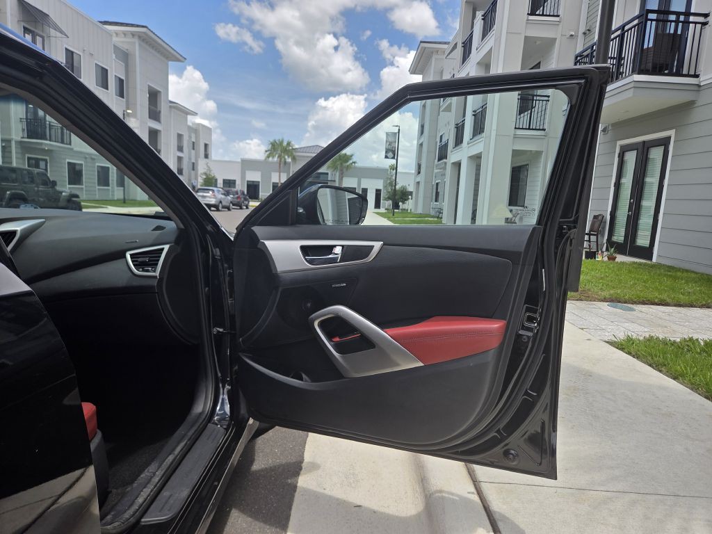 2014 Hyundai Veloster Image 23