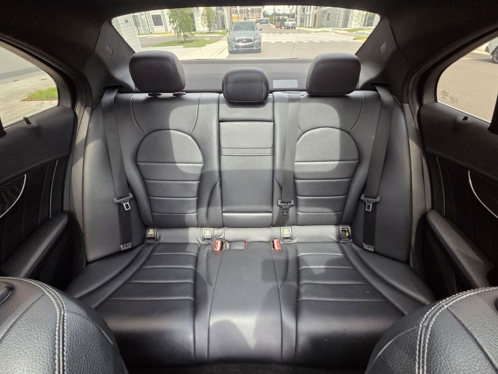 2015 Mercedes-Benz C-Class Image 30