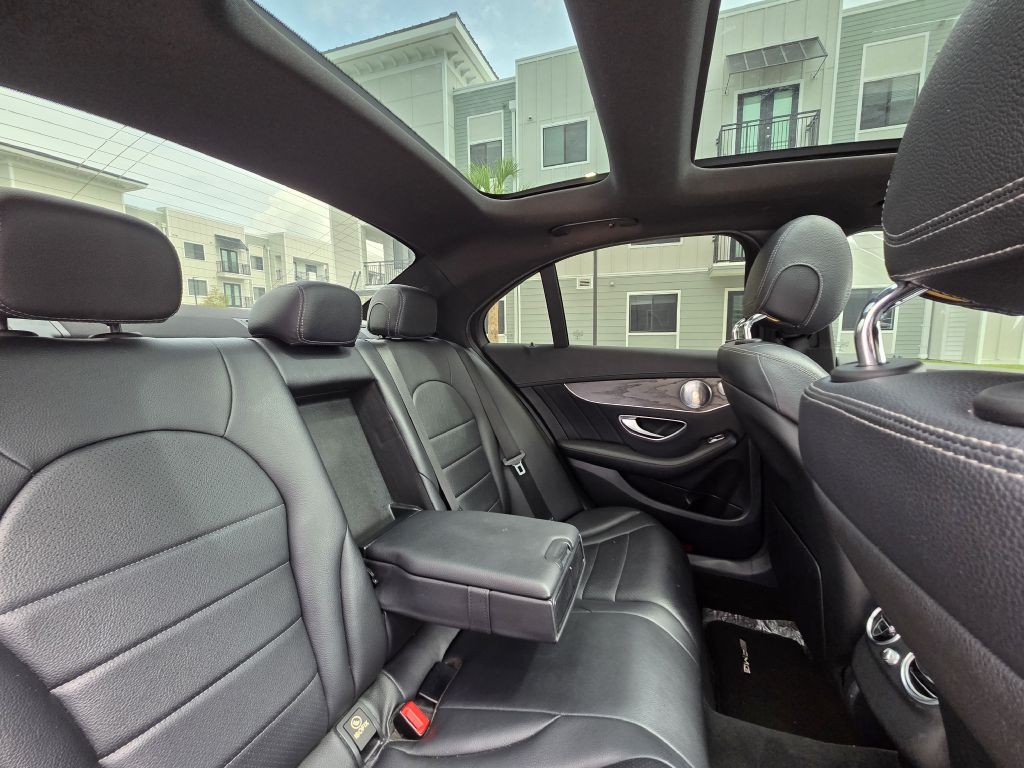 2015 Mercedes-Benz C-Class Image 40