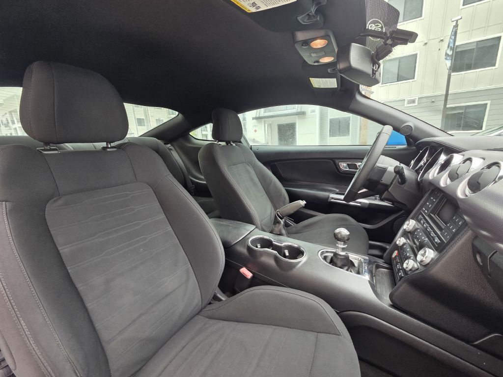 2017 Ford Mustang Image 24