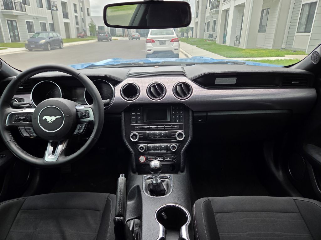 2017 Ford Mustang Image 28