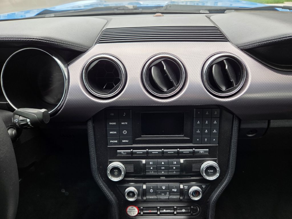 2017 Ford Mustang Image 31