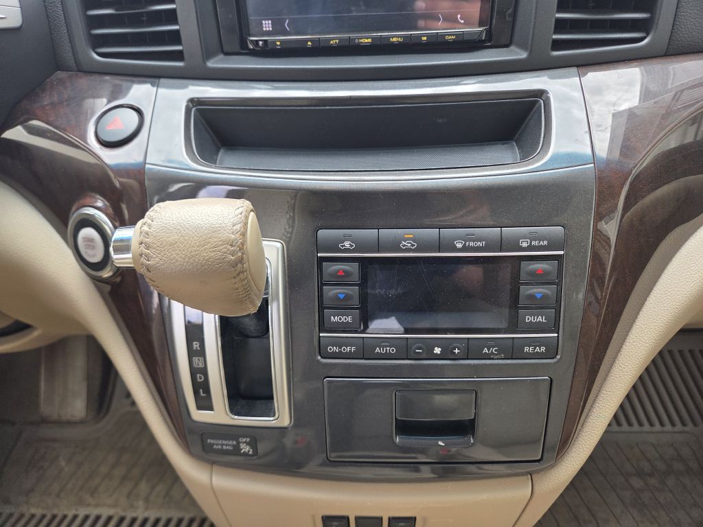 2013 Nissan Quest Image 23