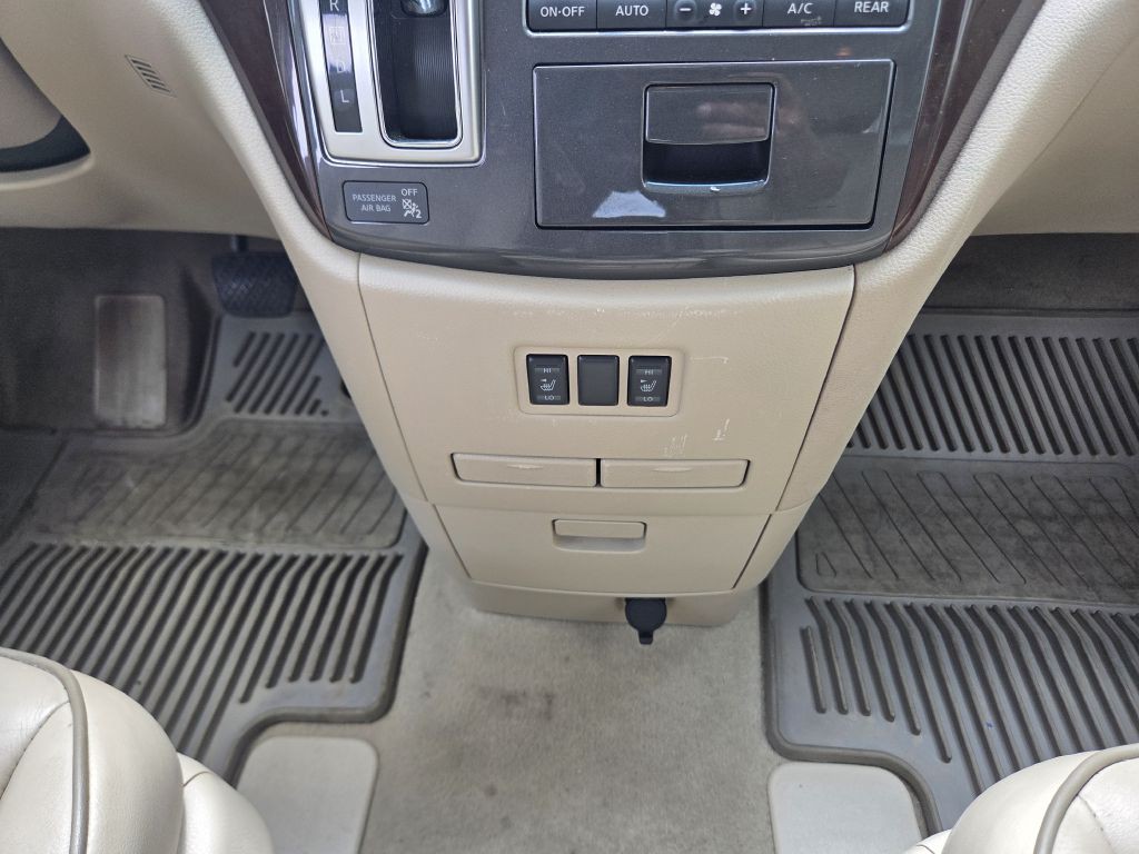2013 Nissan Quest Image 24