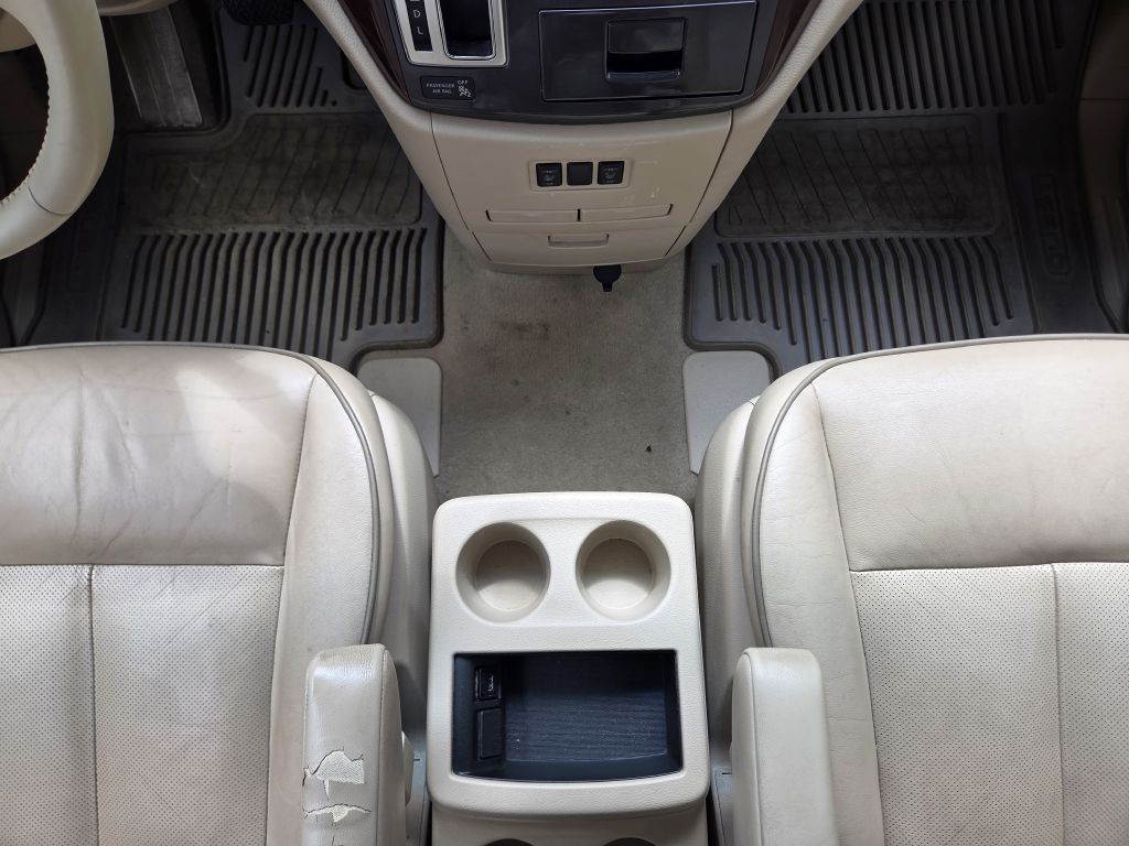 2013 Nissan Quest Image 28