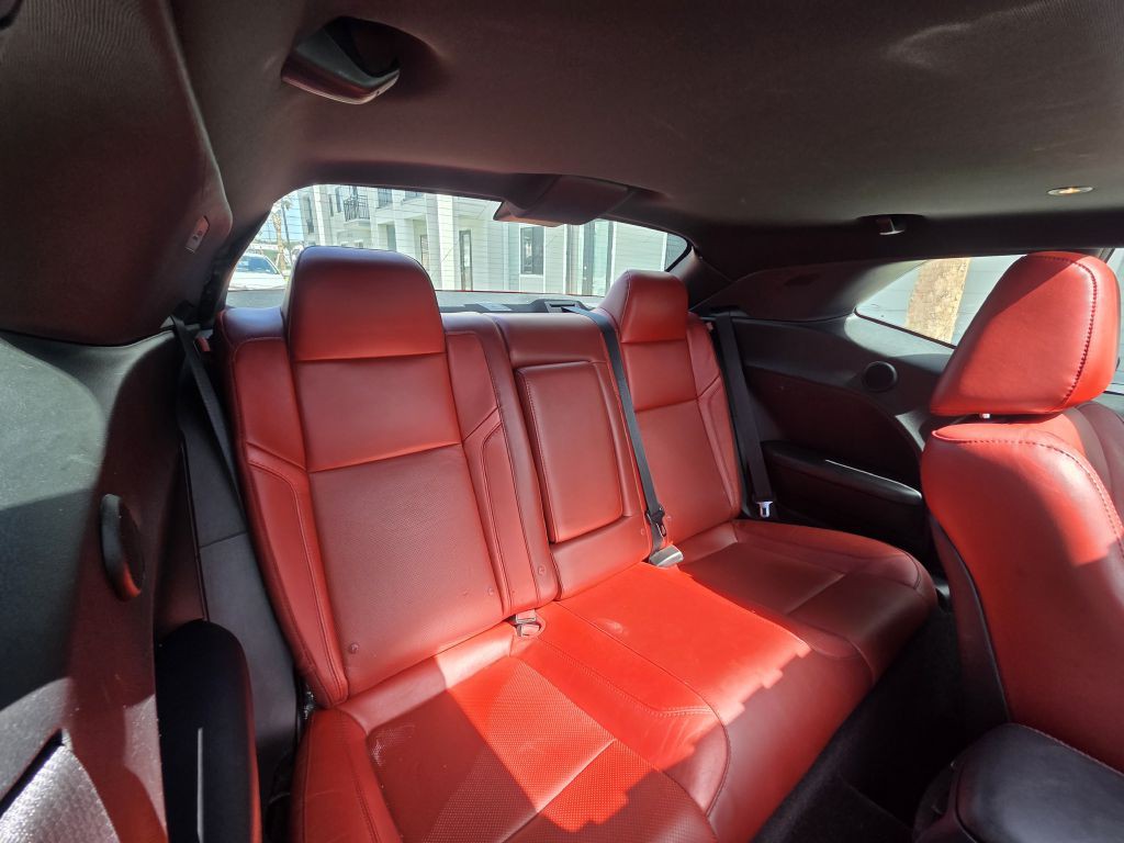2015 Dodge Challenger Image 26