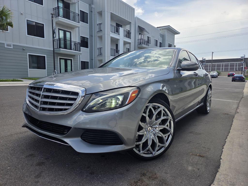 2015 Mercedes-Benz C-Class Image 1