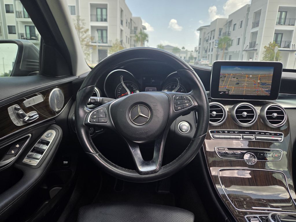 2015 Mercedes-Benz C-Class Image 24