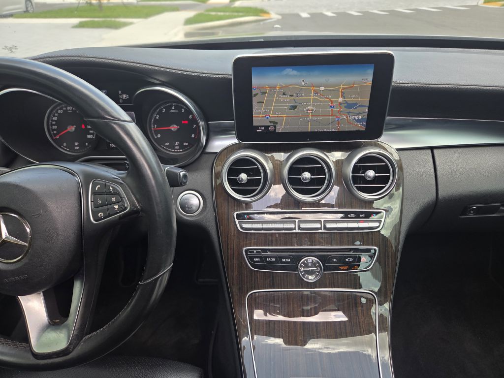 2015 Mercedes-Benz C-Class Image 25