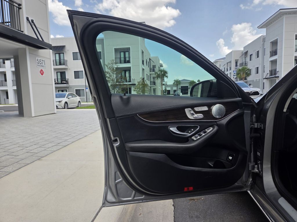 2015 Mercedes-Benz C-Class Image 34