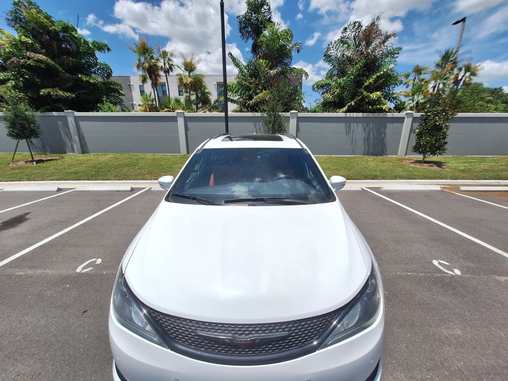 2020 Chrysler Pacifica Image 3