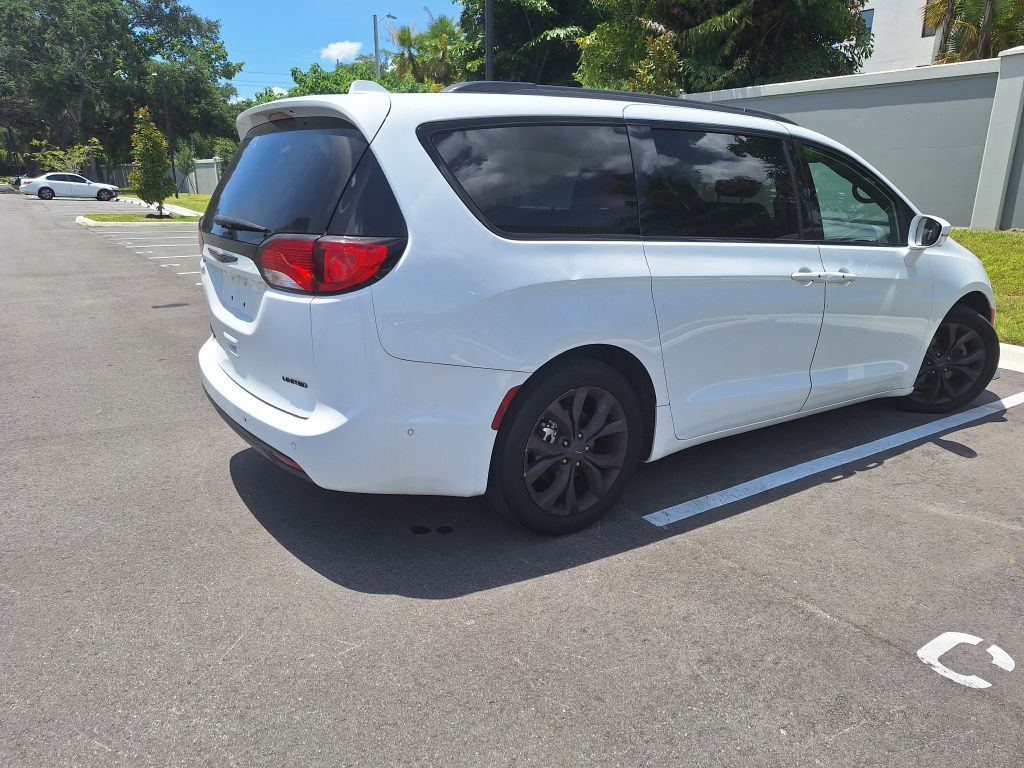 2020 Chrysler Pacifica Image 8