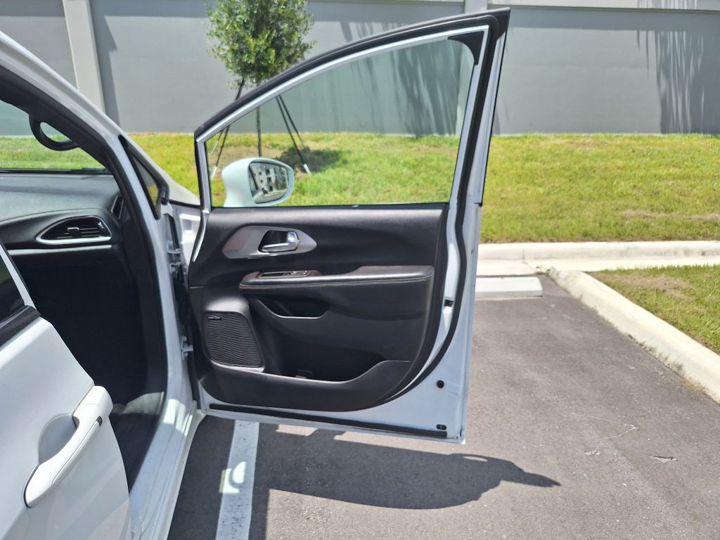 2020 Chrysler Pacifica Image 25
