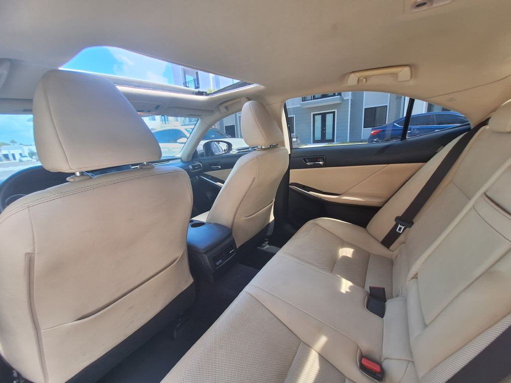 2014 Lexus IS Image 21