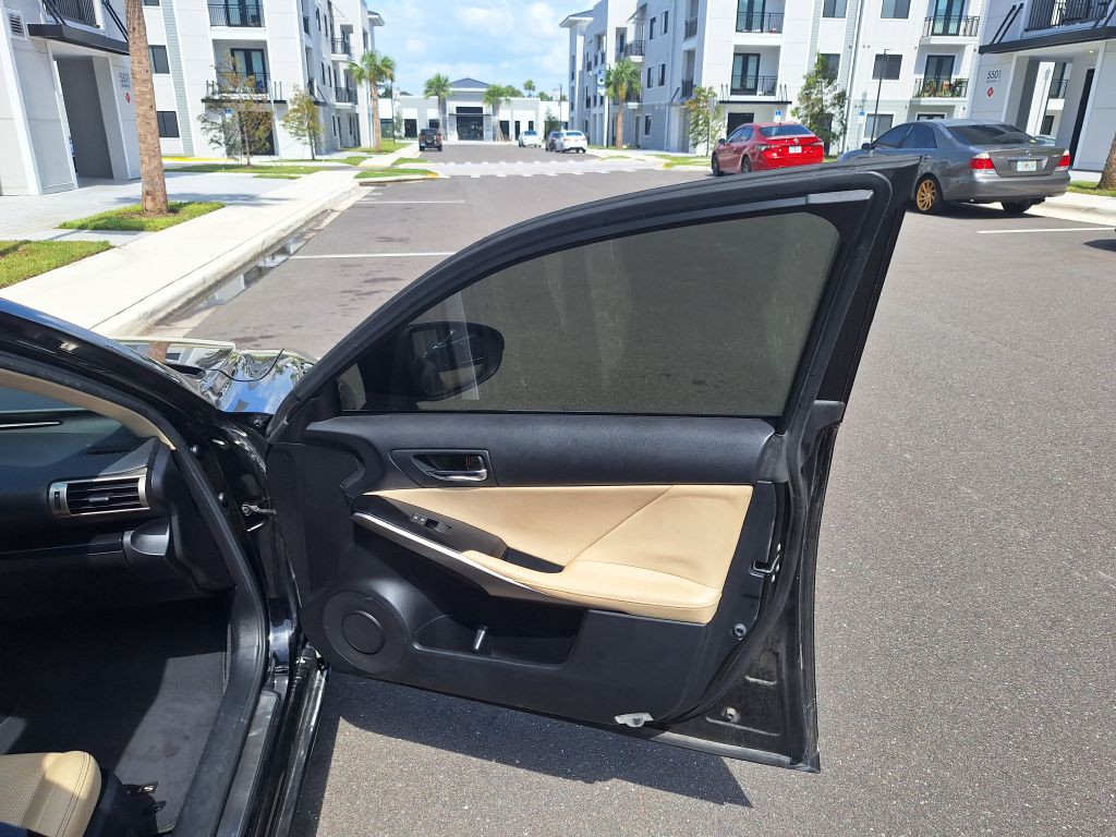 2014 Lexus IS Image 23