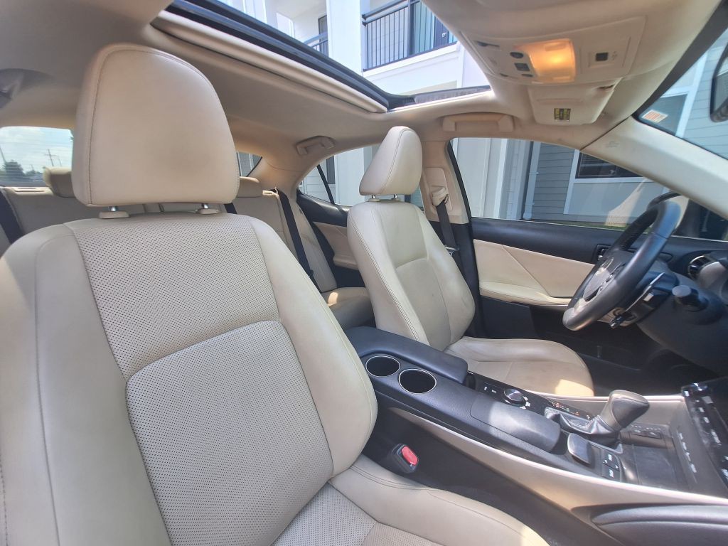 2014 Lexus IS Image 25