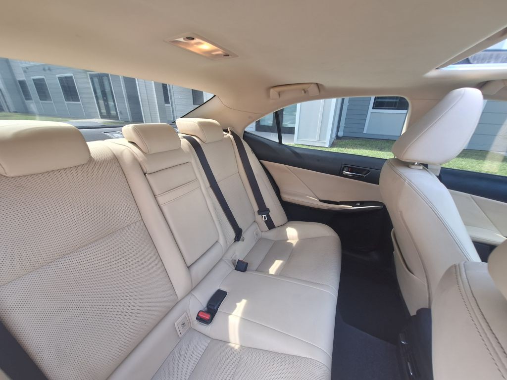 2014 Lexus IS Image 28