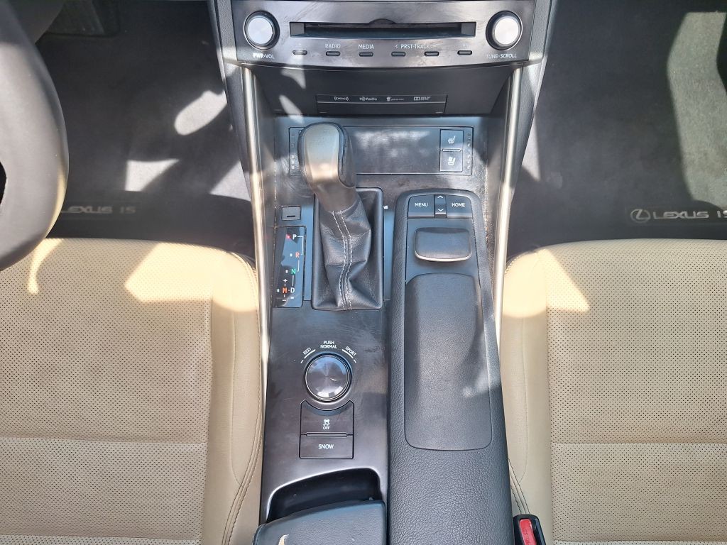 2014 Lexus IS Image 32