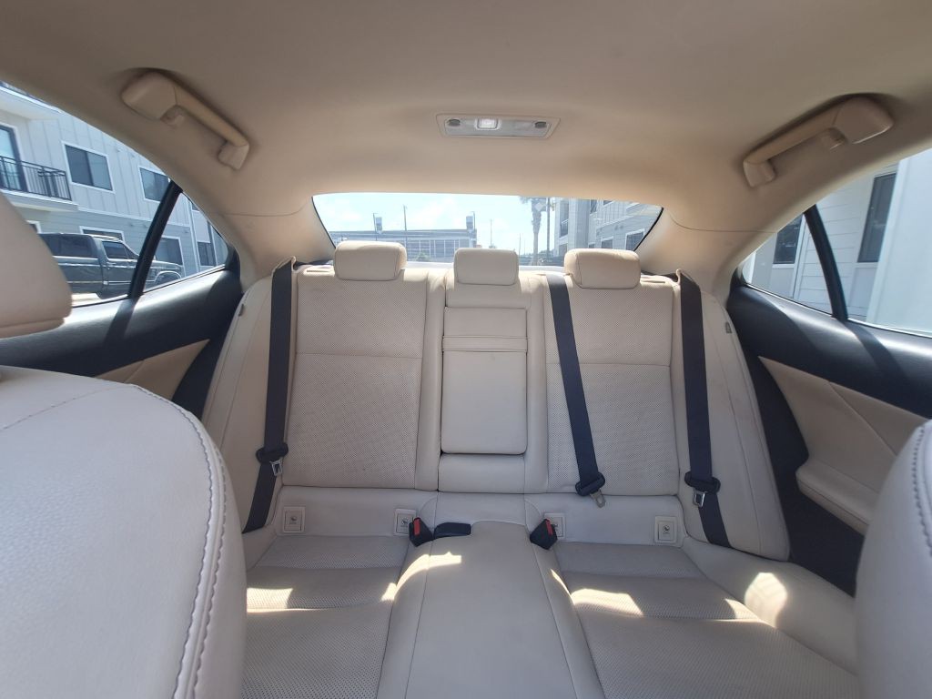 2014 Lexus IS Image 35