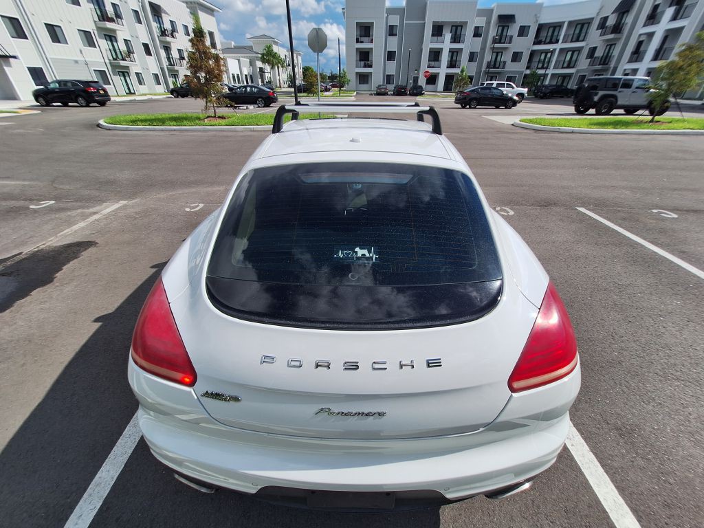 2016 Porsche Panamera Image 8