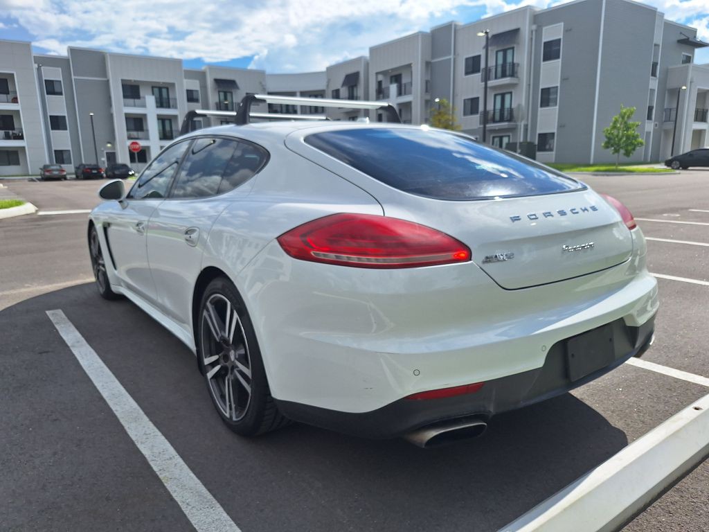 2016 Porsche Panamera Image 9