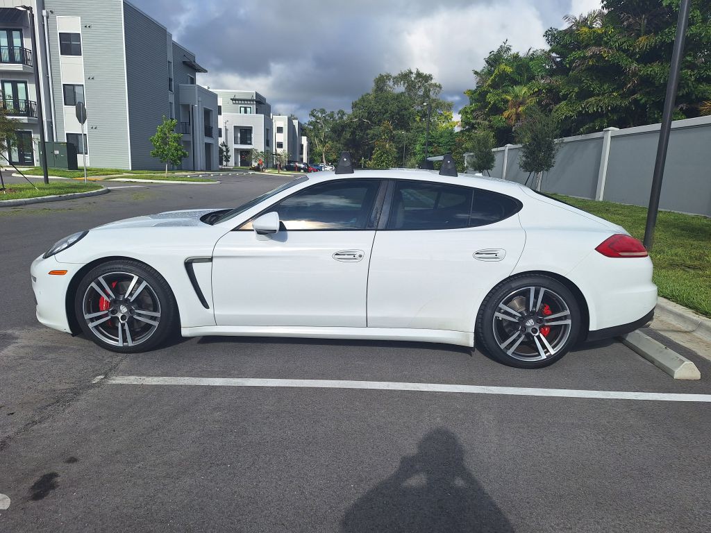 2016 Porsche Panamera Image 10