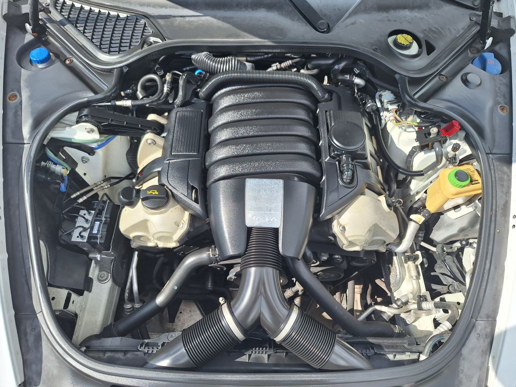 2016 Porsche Panamera Image 15