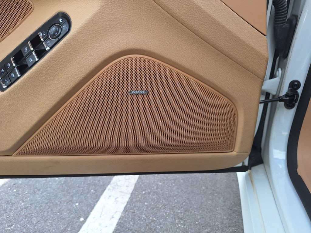 2016 Porsche Panamera Image 20