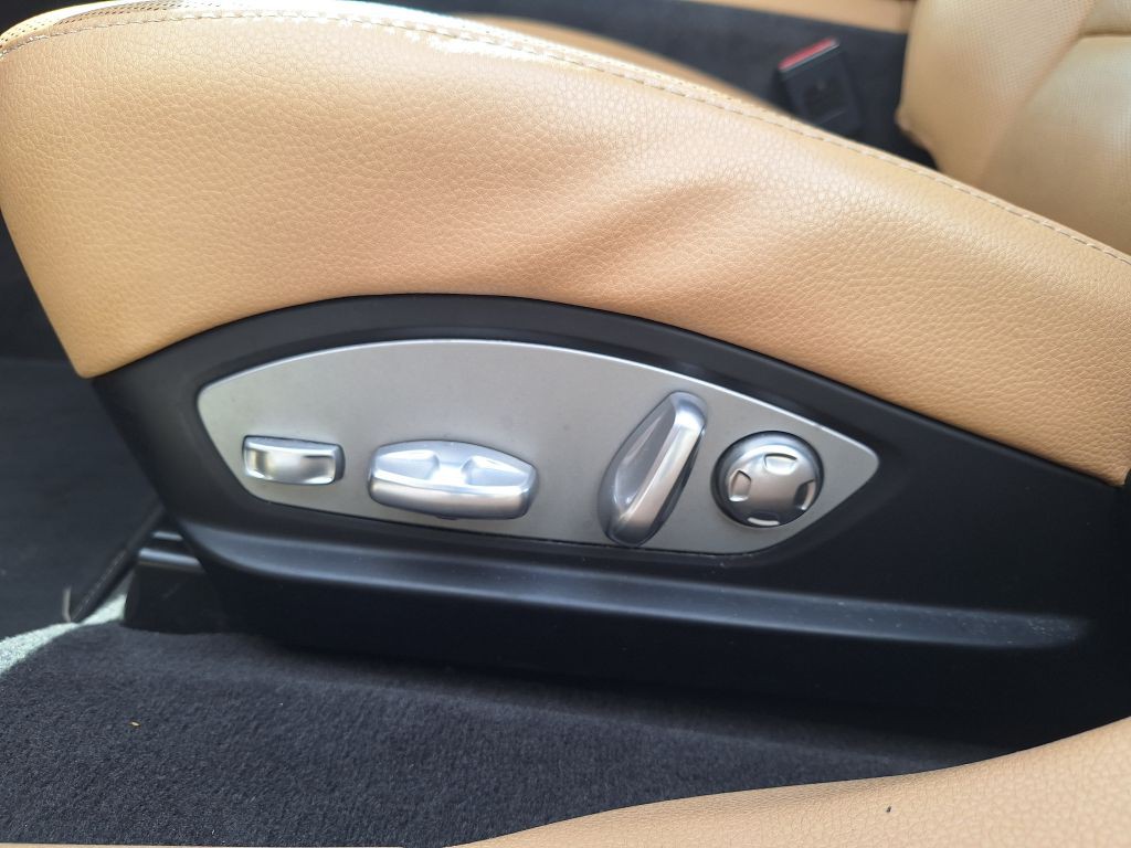 2016 Porsche Panamera Image 21