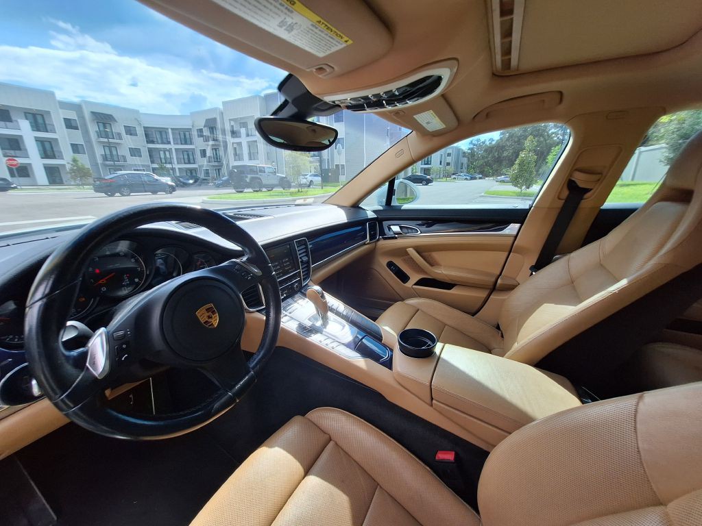 2016 Porsche Panamera Image 23